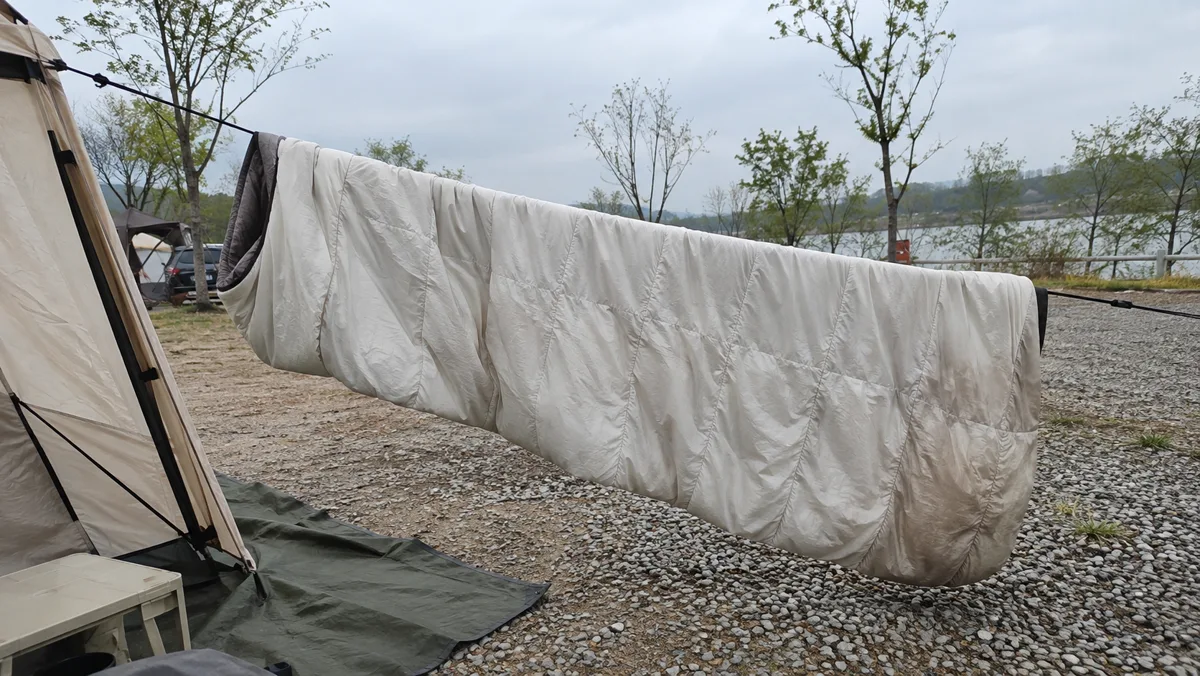 침낭 안감은 땀과 피부 기름이 가장 많이 닿는 곳이에요